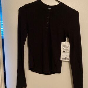 NWT Lululemon hold tight Henley size 2